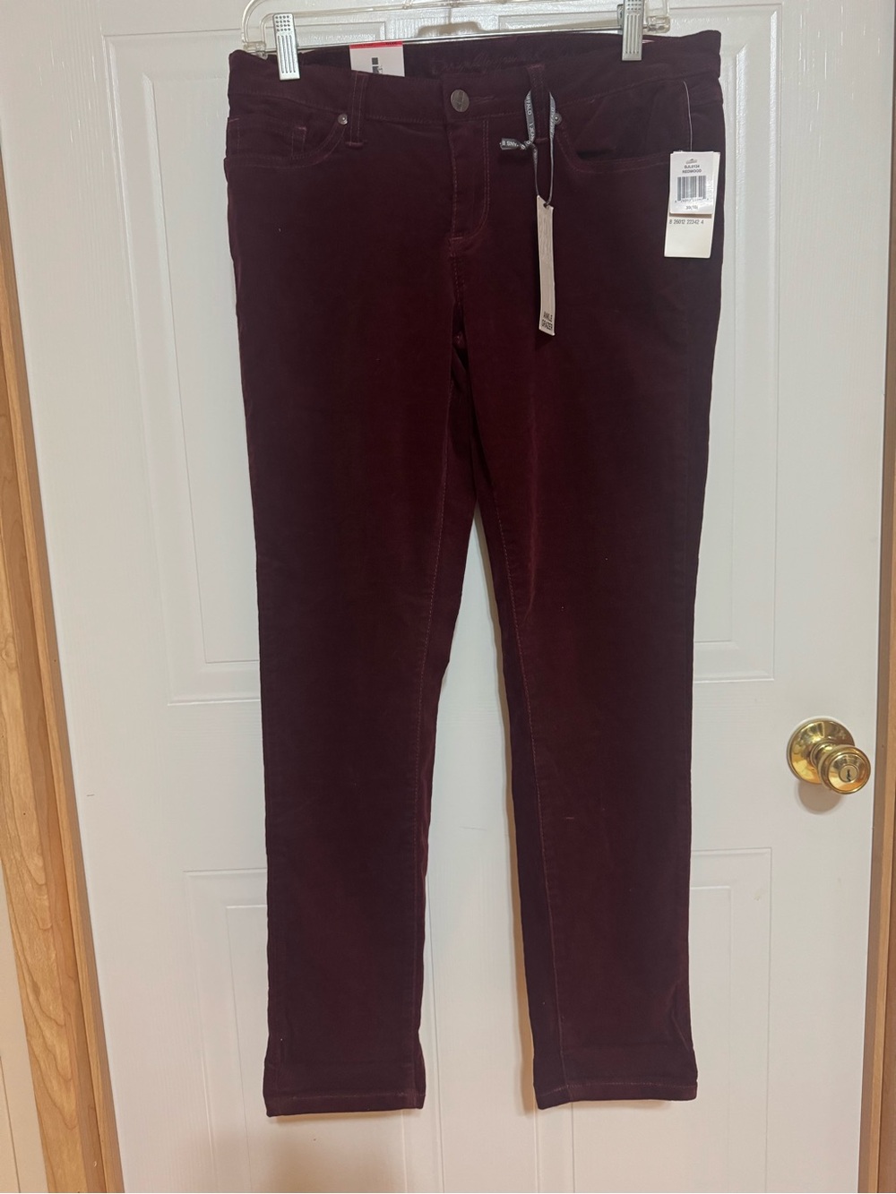 Jeans by Buffalo Sz 10 Burgundy Corduroy Ankle Grazer Pants NWT😊😊
